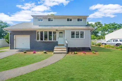 3 Elwood Rd, Centereach, NY 11720