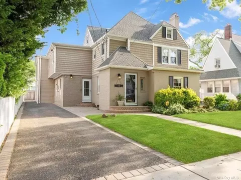 11 Muirfield Rd, Rockville Centre, NY 11570