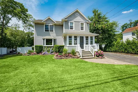 17 Fischer Ave, Islip Terrace, NY 11752