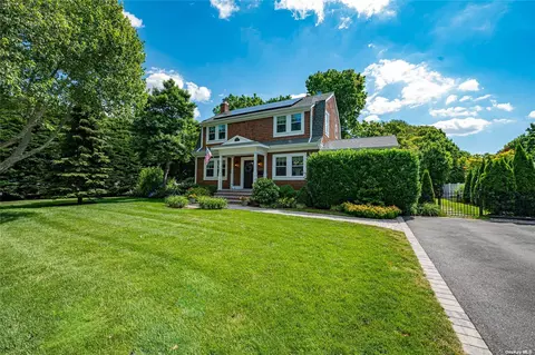 16 Barberry Ct, Amityville, NY 11701