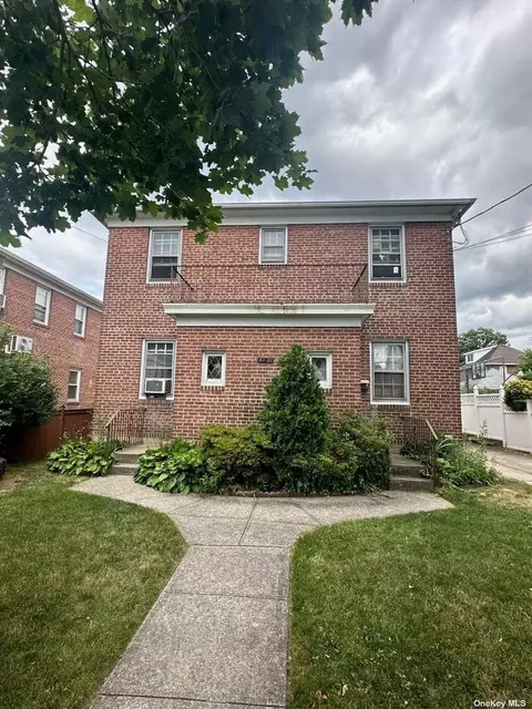 47-21 161 St, Flushing, NY 11358