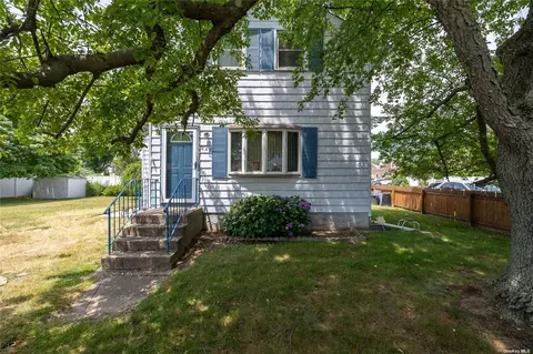 447 New York Ave, Lindenhurst, NY 11757