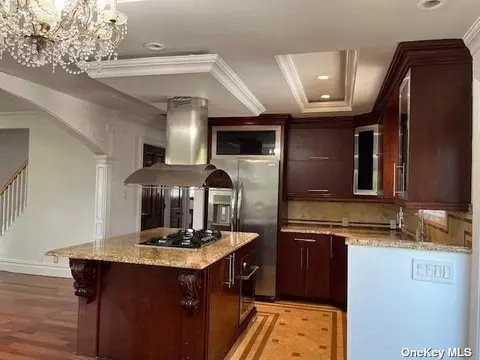 153 Sheridan Blvd, Mineola, NY 11501