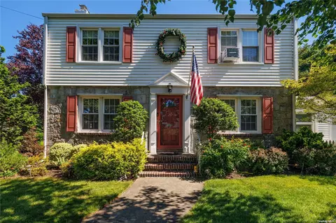 55 Johnson Ave, Malverne, NY 11565