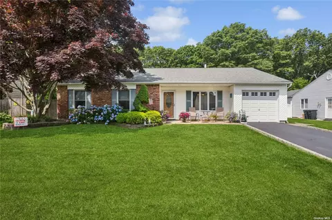 16 San Rafael Ave, Holbrook, NY 11741