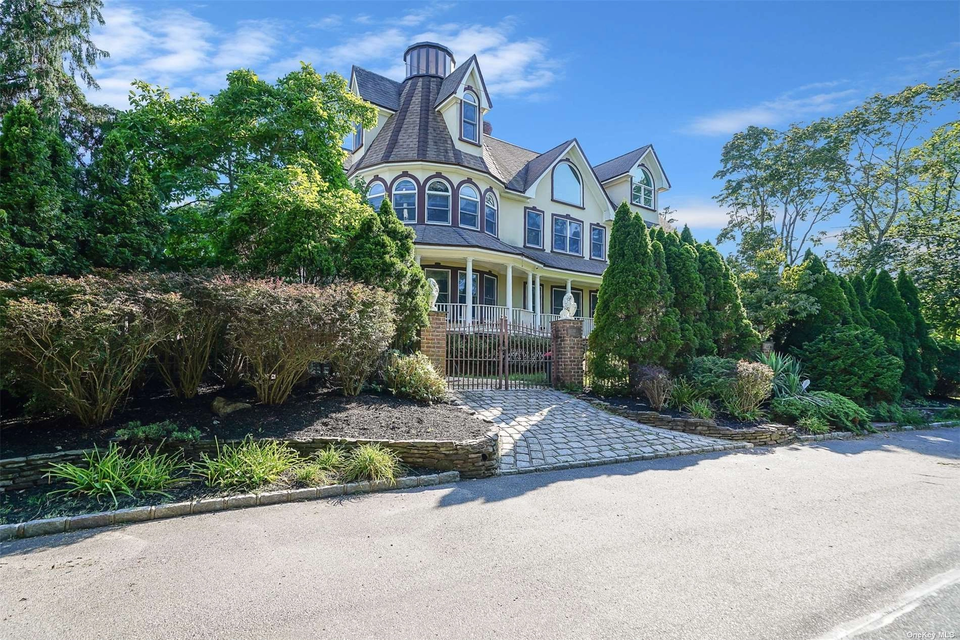 80 Soundview Dr  