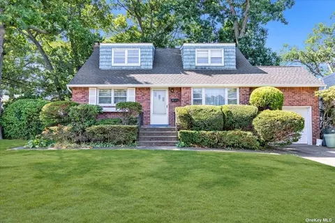10 2nd Ave, Merrick, NY 11566