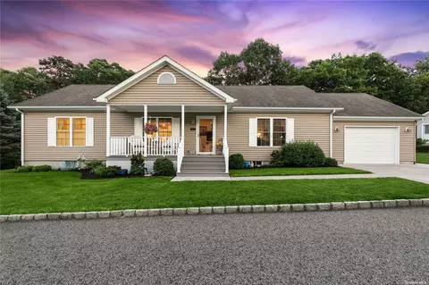 1407-277 Middle Rd #277, Calverton, NY 11933