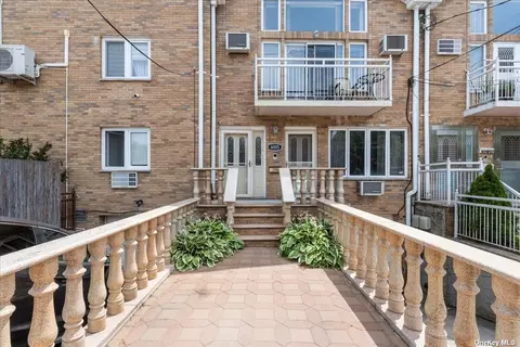 60-05 75th St, Middle Village, NY 11379