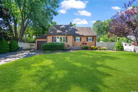 21 Winston Rd, Centereach, NY 11720