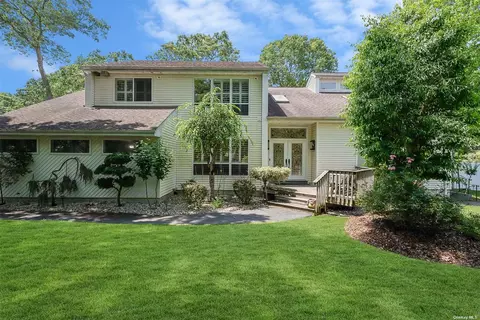 32 Manor Hills Dr, Manorville, NY 11949