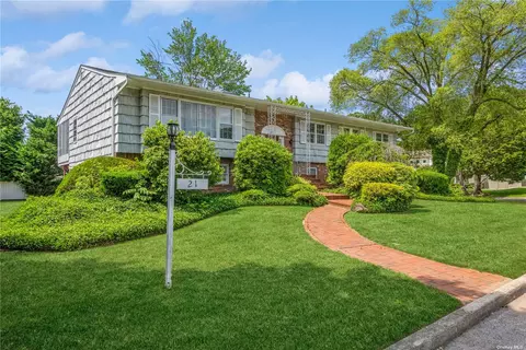21 Bayberry Rd, Lawrence, NY 11559