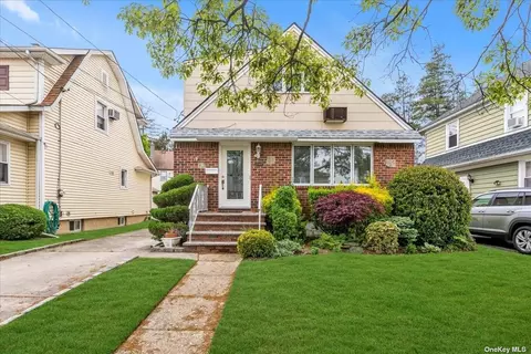 62 Walnut St, West Hempstead, NY 11552