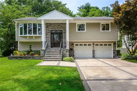 19 Dunhill Rd, Manhasset Hills, NY 11040