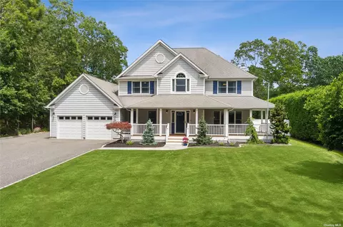 19 Canvasback Ln, East Quogue, NY 11942