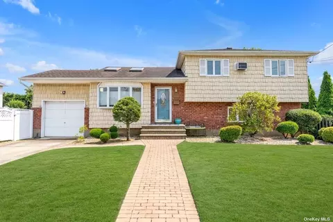 2052 Shoreham Way, Merrick, NY 11566