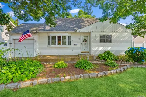 49 Birchfield Ave, Babylon, NY 11702