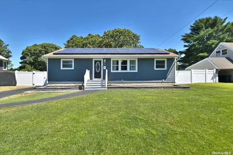 27 Garden Ln, Centereach, NY 11720