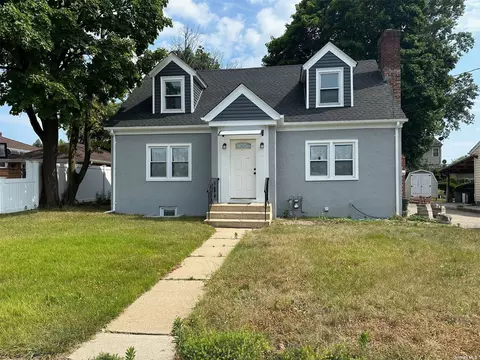 1048 Midland St, Uniondale, NY 11553