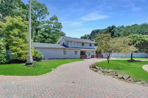 12 Conway, Wheatley Heights, NY 11798