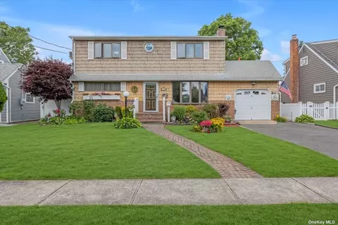 133 Lockwood Ave, Farmingdale, NY 11735