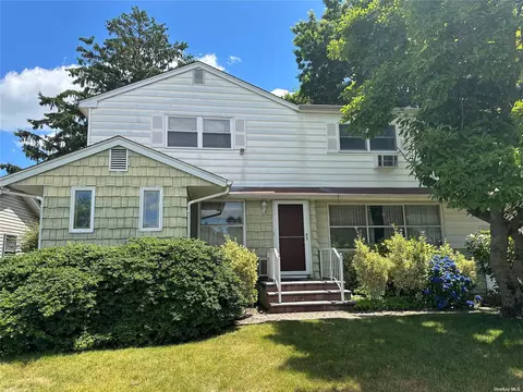 146 Dartmouth Dr, Hicksville, NY 11801