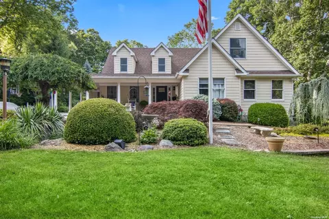 96 N Woods Dr, Wading River, NY 11792