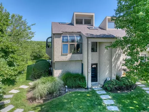 21 S Fulton St #18, Montauk, NY 11954