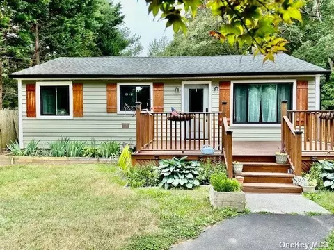 41 Revilo Ave, Shirley, NY 11967