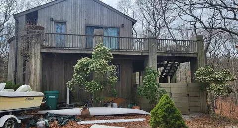 17 Hedges Banks Dr, East Hampton, NY 11937
