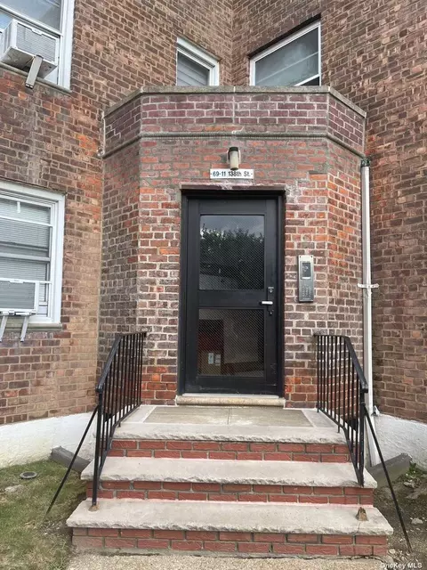 69-11 138 St #1C, Flushing, NY 11367