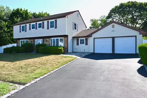 19 Strathmore Village Dr, South Setauket, NY 11720