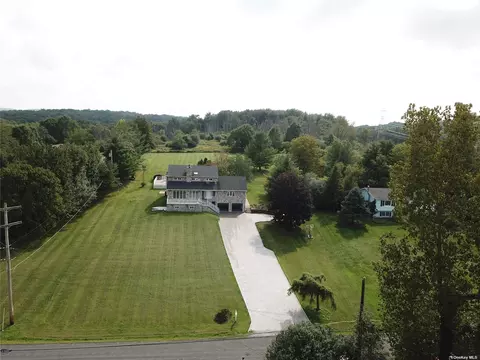 29 Cherry Hill Rd, Blooming Grove, NY 10914