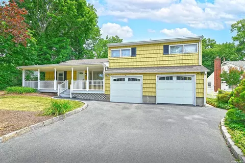 2 Kingston Pl, Huntington Station, NY 11746