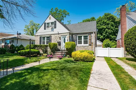 352 Rockaway Pkwy, Valley Stream, NY 11580