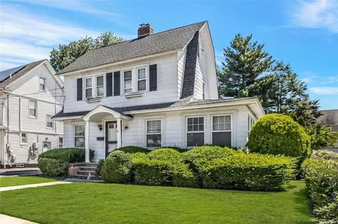 33 Parsons Dr, Hempstead, NY 11550