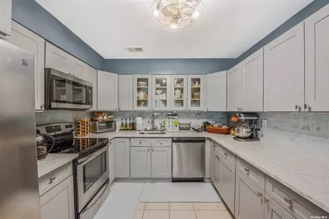 175 Main Ave #179, Wheatley Heights, NY 11798