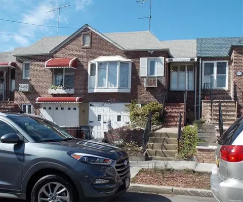 76-09 58th Rd, Middle Village, NY 11379