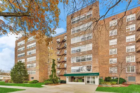 211-40 18th Ave #2J, Bayside, NY 11360