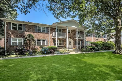 18 Fairharbor Dr #18, Patchogue, NY 11772