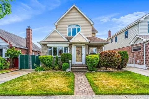 171-50 Gladwin Ave, Fresh Meadows, NY 11365