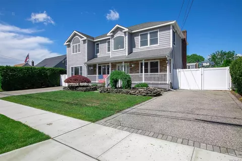 49 Oakwood Ave, Farmingdale, NY 11735