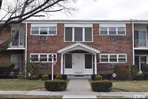26 Ivy St #1 B, Farmingdale, NY 11735