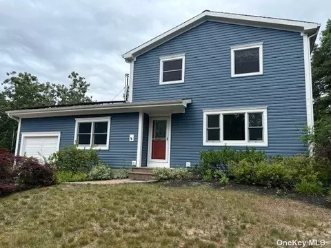 2 Peter Ct, Manorville, NY 11949