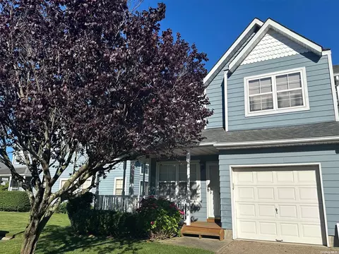 94 Sprucewood Blvd #-, Central Islip, NY 11722
