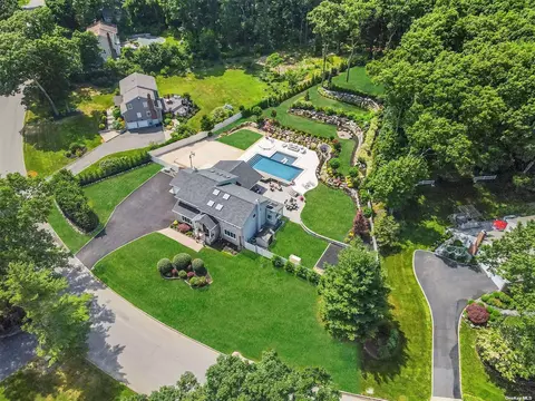 26 Seward Dr, Dix Hills, NY 11746
