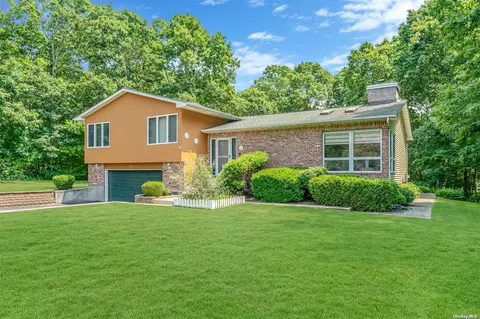 65 John Ln, Manorville, NY 11949