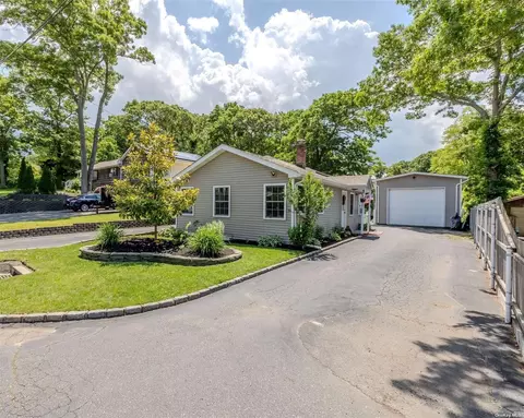 12 Awixa, Selden, NY 11784