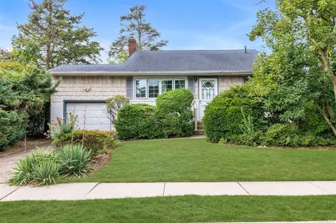 80 Linden St, Massapequa Park, NY 11762