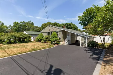 11 Washington Ave, Centereach, NY 11720